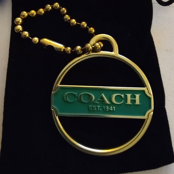 Coach NWOT Iconic Round Circular Logo Bag Charm Key Chain in Green & Brass - Picture 3 of 5